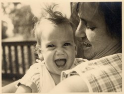 אימא וסנדיה הקטנה